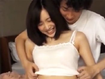 笑顔の素敵な色白美女が濃密なイチャラブパコで心からの絶頂美少女お姉さんぶっかけのアダルトSEX動画