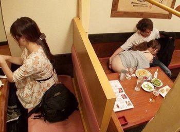 バレたらガチでOUT！有名女優がカップルのフリして来店→営業中の一般店舗でリアルSEX巨乳ハーフ痴女露出七海ティナのアダルト動画