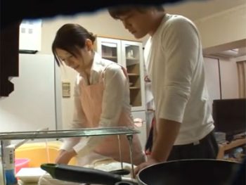 レンタル家政婦のお姉さんを盗撮→飽き足らずにその場でガチハメ決行巨乳お姉さんぶっかけ盗撮のアダルト動画