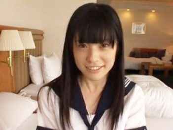 大人しそうな見た目なのに超スケベな制服JKを顔射ハメ！素人女子校生美少女痴女顔射ハメ撮りのアダルト動画