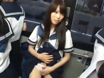 思春期真っただ中のJKが満員バスでリーマンを逆痴漢して強制種搾りｗ女子校生美少女痴女中出し痴漢のアダルト動画