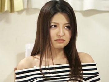 隣人の喘ぎ声で興奮しちゃった女友達にねだられ友情崩壊ファックｗ美少女顔射のアダルト動画