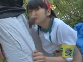 体操服姿のJKがクズ男に野外で顔射レイプされて号泣！素人女子校生美少女顔射レイプのアダルトエロ動画