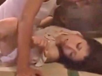 突然変質者にレイプされてしまった素人妻人妻熟女レイプの無料エロ動画