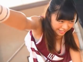 巨乳教え子と体育館で顔射パコ始める変態コーチ巨乳素人お姉さん顔射のアダルト動画