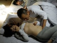 無防備な姿にフル勃起し嫁をレイプする鬼畜父巨乳人妻顔射近親相姦希美まゆのアダルト動画