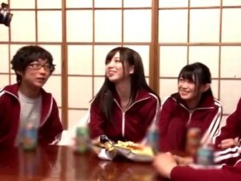 修学旅行でお酒持ち寄った巨乳JKが同級生達と中出し乱交開始ｗ巨乳女子校生美少女中出し乱交のエロ動画