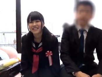 お母さんの見えないところで父親と近親相姦で中出しパコする娘JK素人女子校生美少女中出し近親相姦のエロ動画