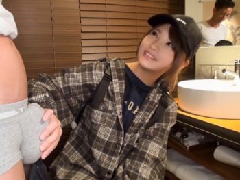 19歳のガチ素人をナンパGET！普段はカフェで働く美少女がカップ並のチンポにｗ素人ハメ撮りナンパのAV動画