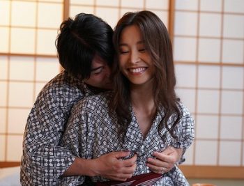愛人と温泉旅行で何度もヤリまくる淫乱妻人妻ハメ撮り夏目彩春のアダルト動画
