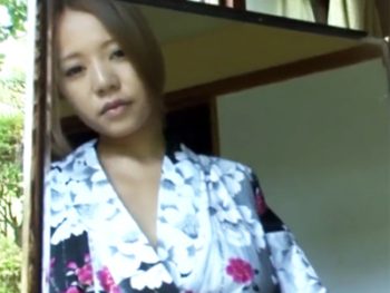 上品な若奥様が温泉旅館で不倫パコに夢中になり中出し許可で膣イキ痙攣ｗ素人人妻中出しハメ撮りのエロ動画