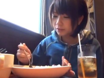 ショートボブな美少女とイチャイチャデート→童顔のわりに形のイイ美乳を曝け出して朝までラブホパコ素人美少女ハメ撮りのアダルト動画