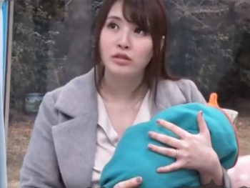 旦那と子供を待たせてデカチンすぎる初対面男とパコって中出しさせる妻ｗお姉さん痴女人妻中出しハメ撮りナンパのアダルト動画