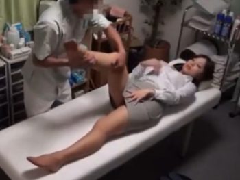 客の巨乳OLに中出しレイプマッサージキメるクズ整体師巨乳素人お姉さんOL中出しレイプマッサージのエロ動画