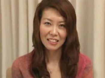 素人ガリ熟女が久々SEXで悶えまくって潮吹きイキｗ痴女人妻熟女潮吹きのエロ動画