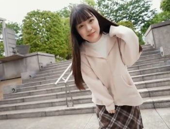 ガチでアイドルのような美少女が色白肌を曝け出して激パコ美少女のアダルト動画