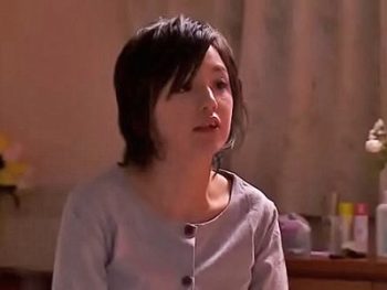 JKがパイパン大開脚で公開中出しセックス女子校生美少女パイパン中出しのエロ動画