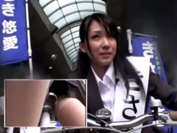 その名もアクメ自転車で繁華街を疾走する美女！お姉さん痴女露出のアダルト無料動画
