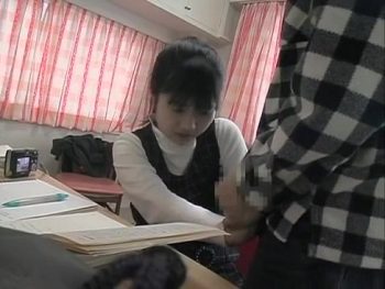 悪徳家庭教師が○学生の部屋を盗撮→脅して中出しレイプしたのに流出までする鬼畜ｗ美少女中出しレイプオナニーのエロ動画