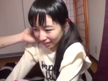 ちっぱい童顔女子を大人チンポで調教美少女3Pの無料AV