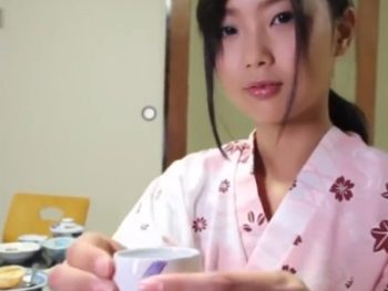 温泉旅行で顔射乱交パコ楽しんじゃう淫乱娘ｗ美少女顔射乱交のAVエロ動画