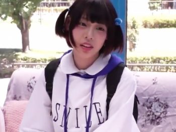 童顔のショートカット黒髪美少女にコスプレさせて強引にチンコ挿入ｗ素人美少女コスプレ顔射のエロ動画