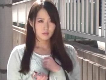 夫との夜の営みに不満を持った人妻が若チンポで突かれヨガりイキ巨乳人妻顔射の無料セックス動画