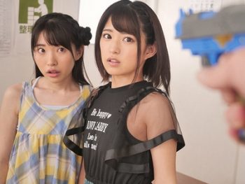 何も知らないウブ女子をビッチに変える洗脳光線！美少女痴女渚みつき皆月ひかるのアダルト動画