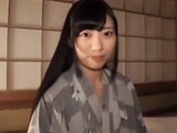 温泉旅行で黒髪ロングの清楚系美少女を浴衣のまま和室でハメ倒す！巨乳美少女顔射ハメ撮りのアダ...