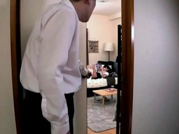 兄のエロ本でオナニーしてた妹と禁断の関係にｗ女子校生美少女妹近親相姦のアダルト動画