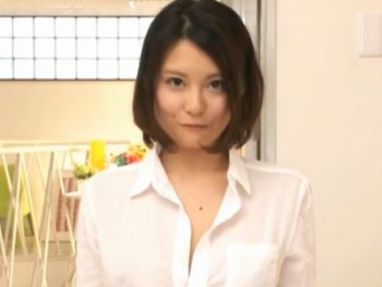 乳首つねっただけでマンコが洪水状態の敏感少女が巨根を捻じ込まれて大絶叫イキ巨乳美少女顔射のアダルト動画