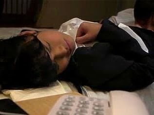 力づくで複数人にレイプされて不覚にもイっちゃう痴女人妻に中出し！痴女人妻中出しレイプの無料エロ動画