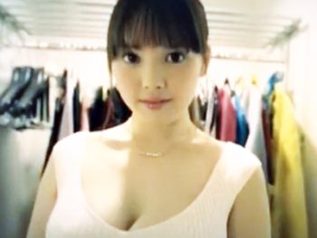 分泌する全ての体液が交わる濃密ファックでメスに戻る若妻巨乳人妻顔射のアダルト動画