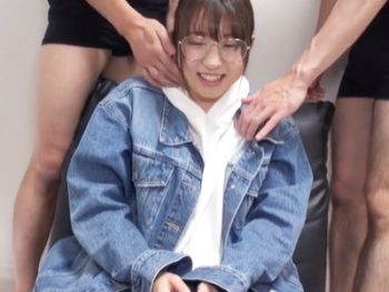 メガネを外したら超絶かわいいドマゾな少女の早漏マンコをガン突き調教！美少女めがね3Pのアダルト動画