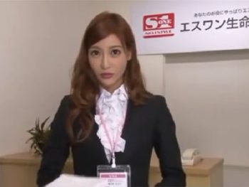 スタイル抜群の美女が契約のためにチンポ奉仕お姉さんOL明日花キララのアダルト動画