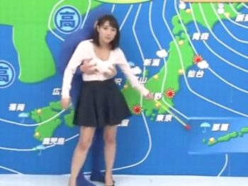 生放送中に公開セックスを見せつける巨乳気象予報士！巨乳お姉さん露出の無料AV
