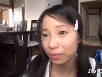 ツインテ童顔女子の未発達マンコにたっぷり中出し！美少女パイパンのアダルト動画