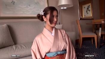 和服が似合う巨乳セレブ妻が背徳の中出しセックス！素人人妻顔射のアダルト動画