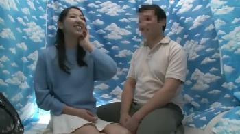 お父さんの生チンを受け入れる娘にたっぷり射精して種付け！素人中出しナンパ近親相姦のアダルト動画