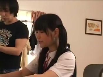 仲のイイ近所の年上お兄ちゃんに自宅でハメられちゃう女子校生！美少女イラマチオレイプのアダル...