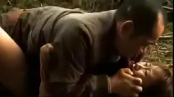 誰もいない帰宅道でおじさんにレイプされてしまったJK！女子校生中出しのアダルト動画