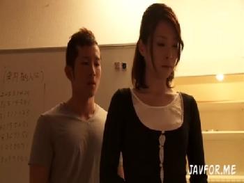 職場の他人棒に惚れてしまい不倫SEXに堕ちていく巨乳痴女妻！素人人妻のアダルト動画