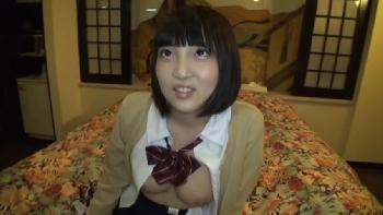 お金を稼ぐために学校には行かずオジサンとハメまくる変態JK！巨乳素人女子校生美少女ロリ中出しハメ撮りのアダルト動画