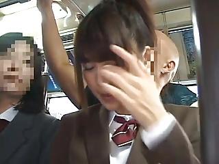 バスの中で痴漢に襲われSEXしてるOLを見てたJKが見つかり次は自分が狙われるハメに！女子校生美少女痴女顔射フェラのアダルト動画