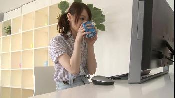 早朝から彼氏に求められてたっぷりと可愛がられるスレンダー彼女！巨乳美少女痴女のアダルト動画