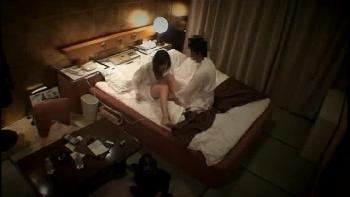 育ちの良さそうな人妻のセックスが盗撮される→そのまま流出！巨乳素人のアダルト動画