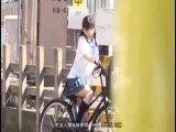 自転車のサドルに媚薬を擦りこまれ発情した美少女JKが仕込んだ男からハメられる！女子校生痴女顔射のアダルト動画
