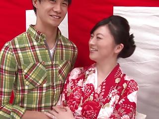 家族のチンポあてゲーム→罰ゲームは家族と中出し近親相姦！巨乳素人お姉さん熟女フェラ乱交のア...