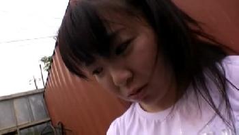 微妙な天気の中で野外でガチ泣きしながらハメられまくる童顔美少女！素人レイプ露出のアダルト動...