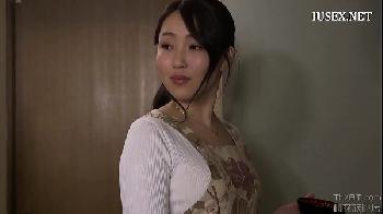 旦那がいなくなるとすぐ義父に求めだす淫乱すぎる妻！巨乳人妻近親相姦のアダルト動画